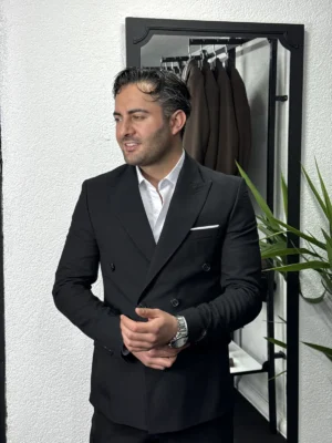 Peak Lapel Yaka Siyah Kruvaze Takım Elbise